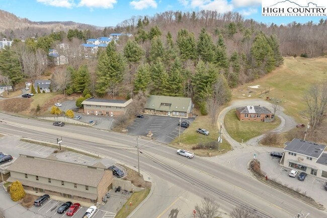 Building Photo - 483 NC-105