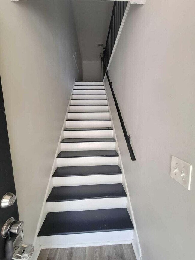Foto del edificio - 497 W Buena Vista Ave