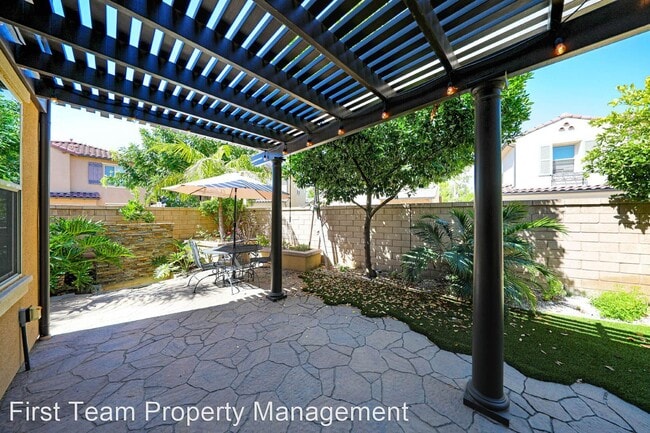 Building Photo - 3 br, 2.5 bath House - 58 Clover