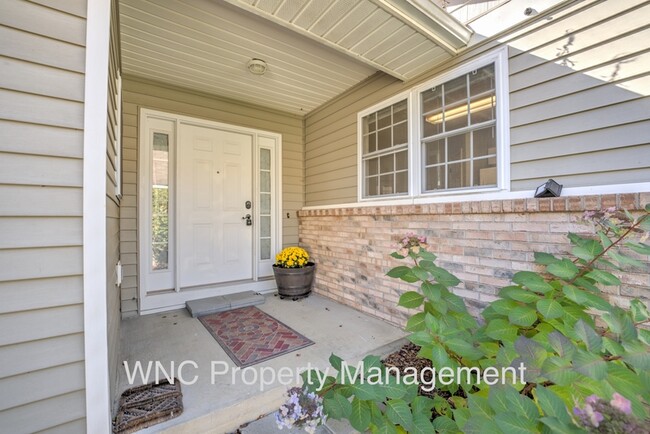 Building Photo - 302 Creeks End Cir