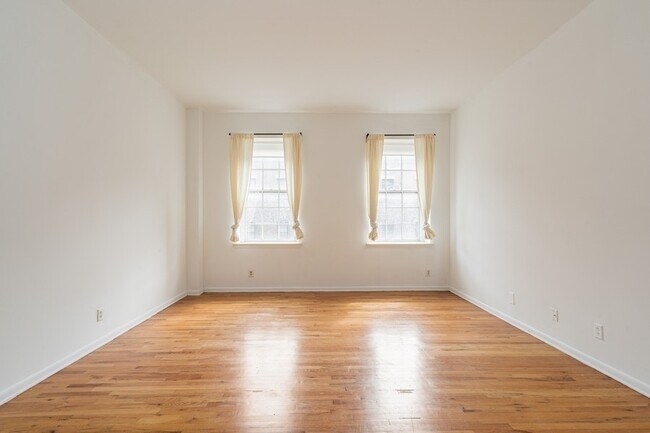 Loft Studio - 341 Monmouth St