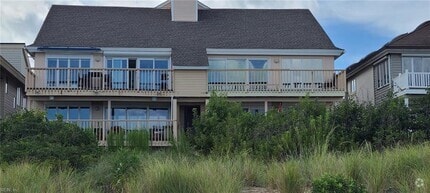 Building Photo - 2828 Charlemagne Dr