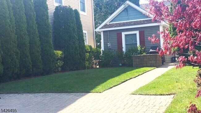 Foto del edificio - 217 Newark Ave