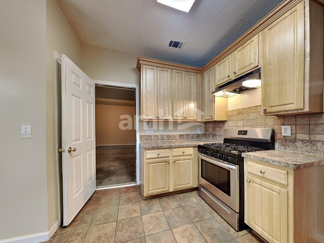 Building Photo - 7474 Clipper Cove