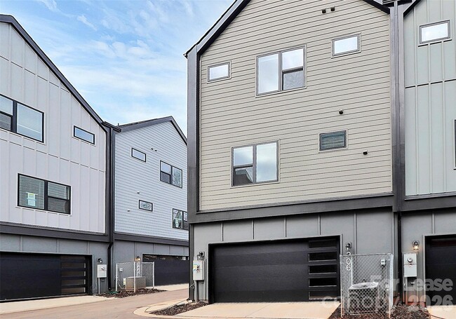 Building Photo - 208 Nelson Ave