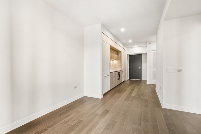 Foto del edificio - 211 N Harbor Dr