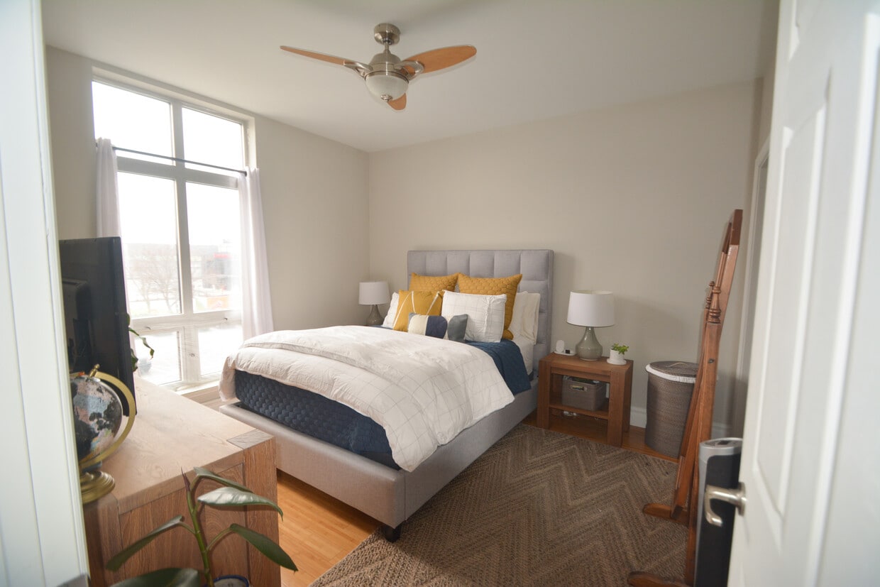 Master Bedroom - 2121 S Kinnickinnic Ave