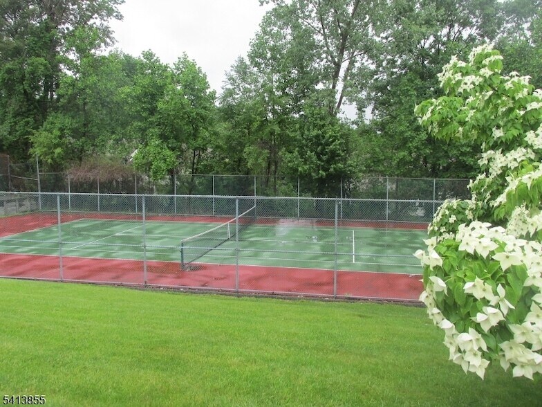 Foto del edificio - 2467 NJ-10