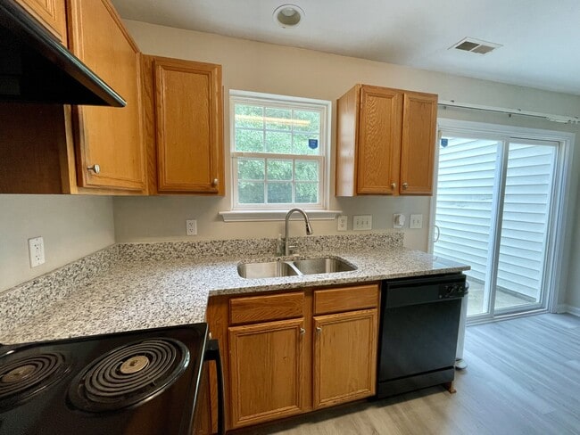 Building Photo - 7832 Averette Field Dr