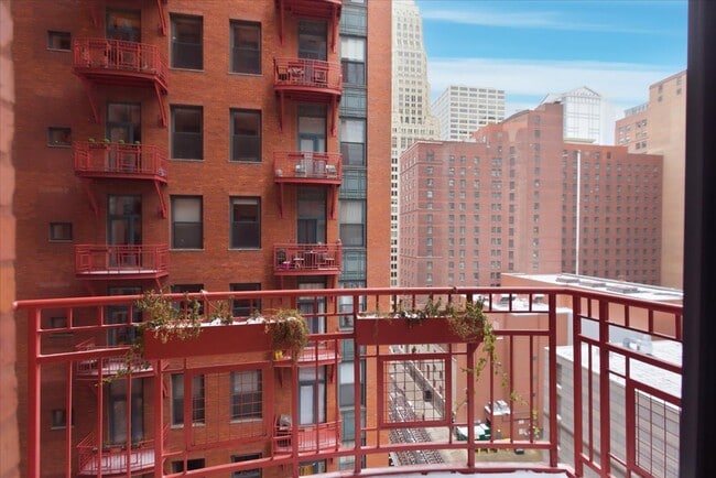 Foto del edificio - 208 W Washington St