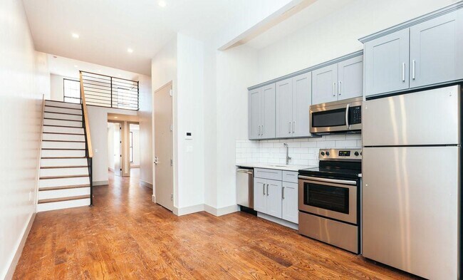 Foto del edificio - 133 Menahan St