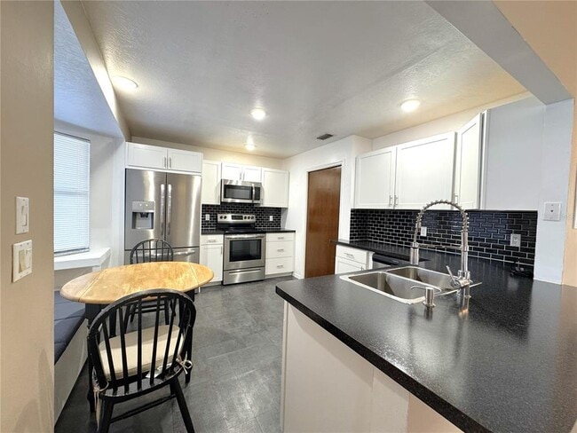 Building Photo - 1514 Poe St