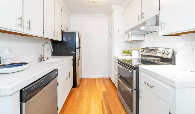 Kitchen - 1445 Marchbanks Dr