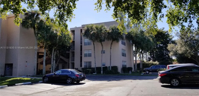 Building Photo - 9470 Live Oak Pl