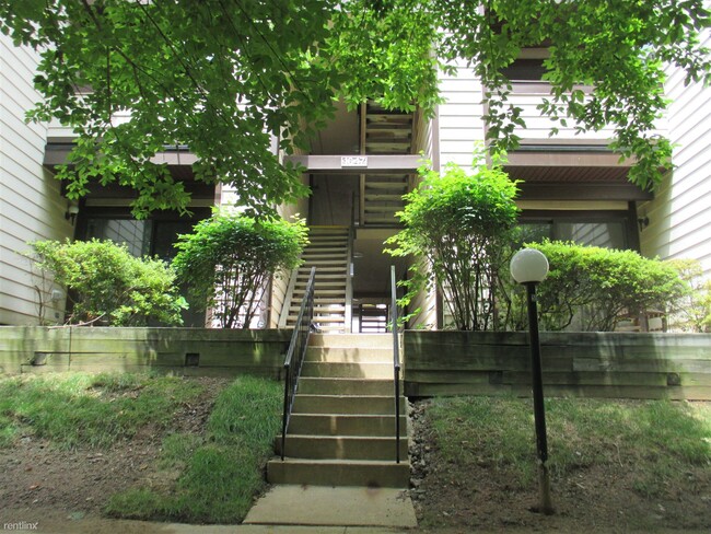 Building Photo - 1647 Carriage House Terrace