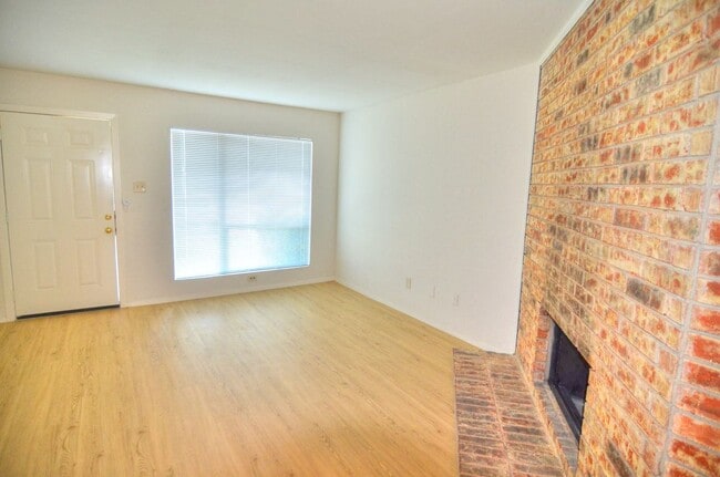 Building Photo - 2194 Aspen Dr