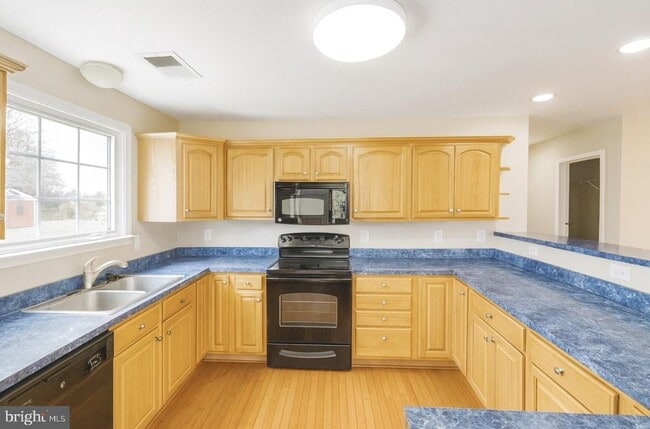 Foto del edificio - 42802 Higgs Ln