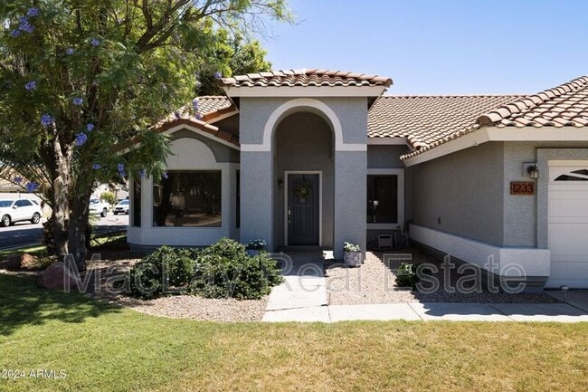 Building Photo - 1233 E Sea Gull Dr