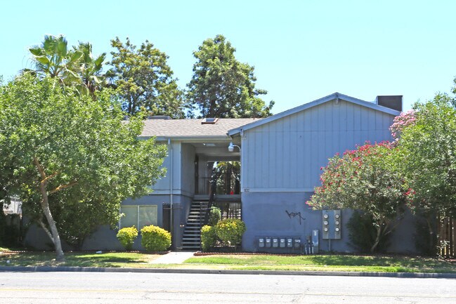 Foto del edificio - 1959 W Shields Ave