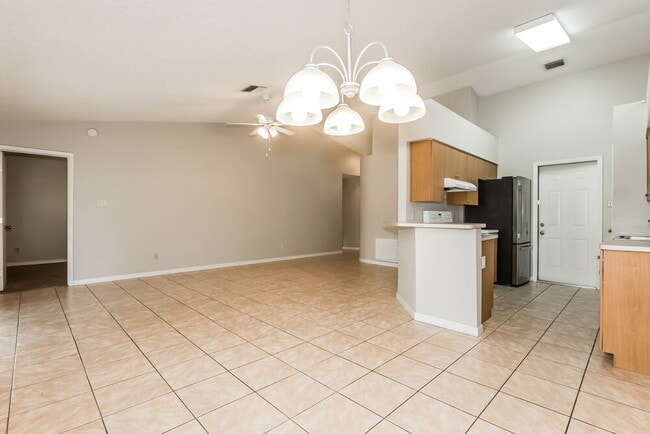 Building Photo - 1440 Tiverton Dr