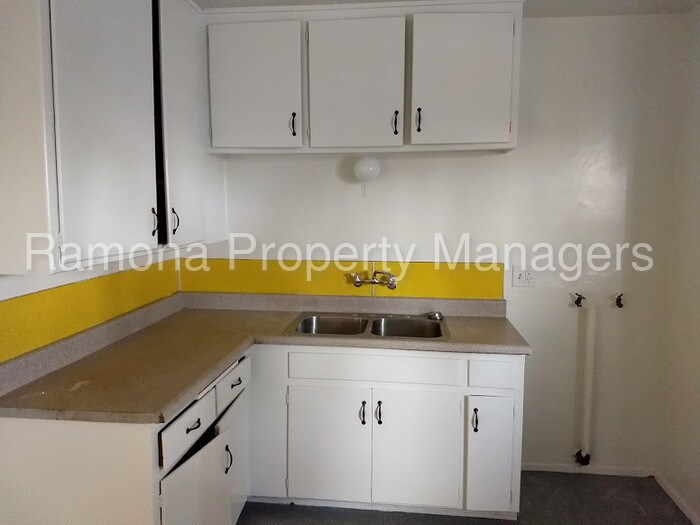 Primary Photo - 11246 Forest Grove St