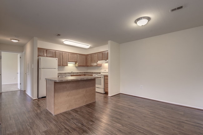Building Photo - New Forest Apartments