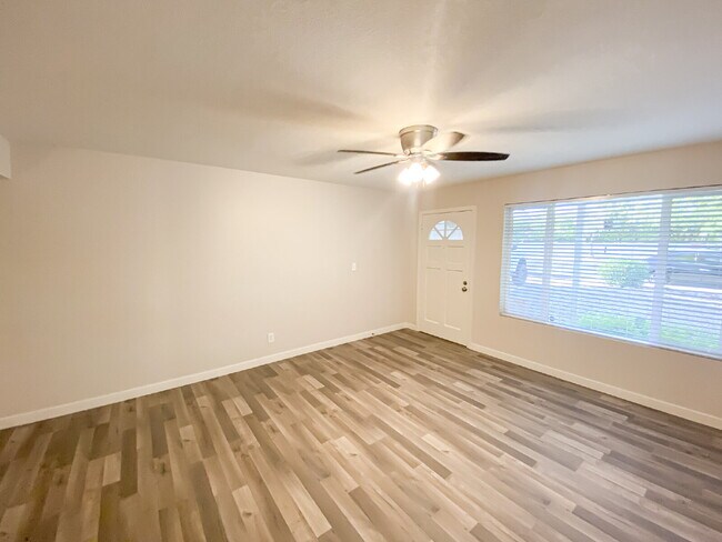 Building Photo - 21 E Alameda Dr