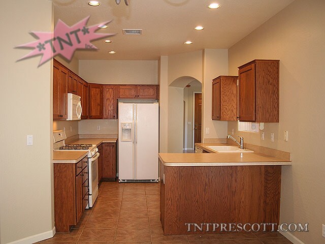 Building Photo - House in Willow Hills HOA