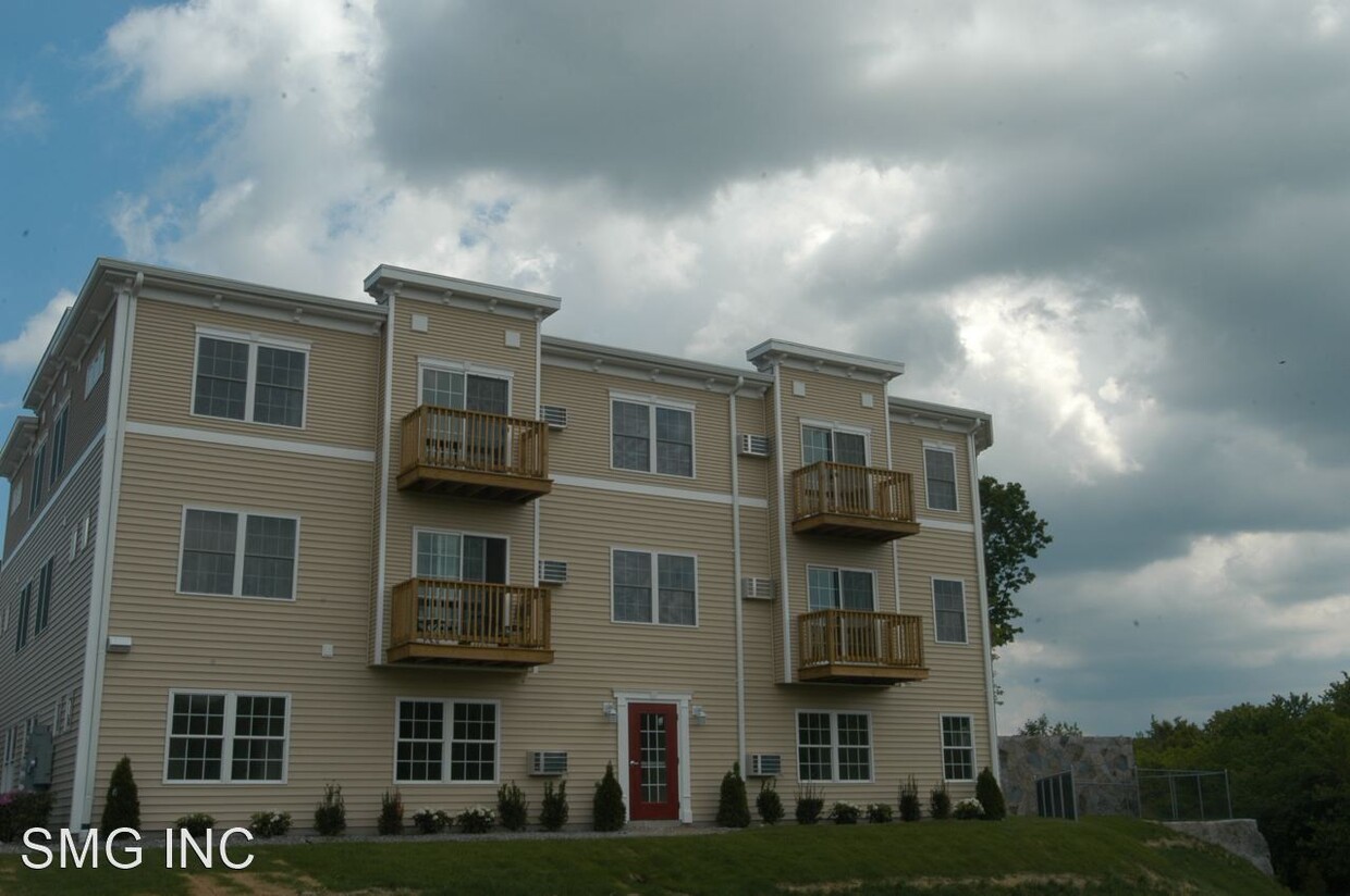 31 Fulton St, Woonsocket, RI 02895 Room for Rent in Woonsocket, RI