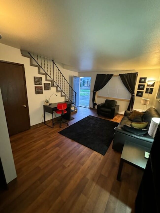 Building Photo - Corvallis Triplex