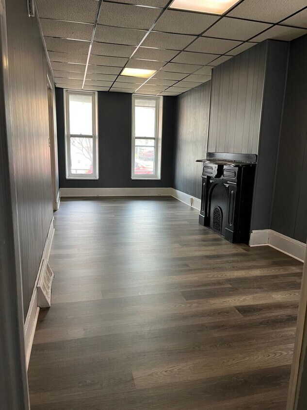Primary Photo - Large 4 Bedroom, 1 Bathroom in Columbia!
