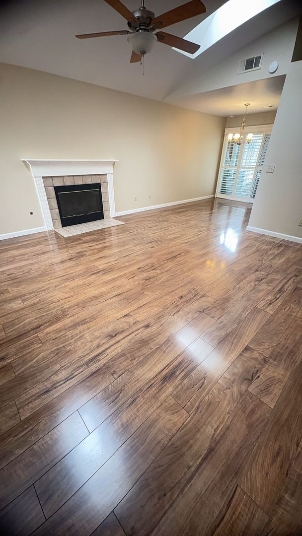 Building Photo - 3 Bedroom 2 Bathroom Charming home