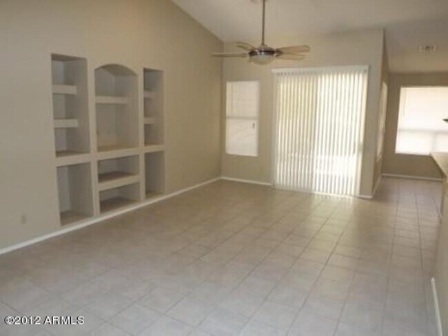Foto del edificio - 2471 W Hemlock Way