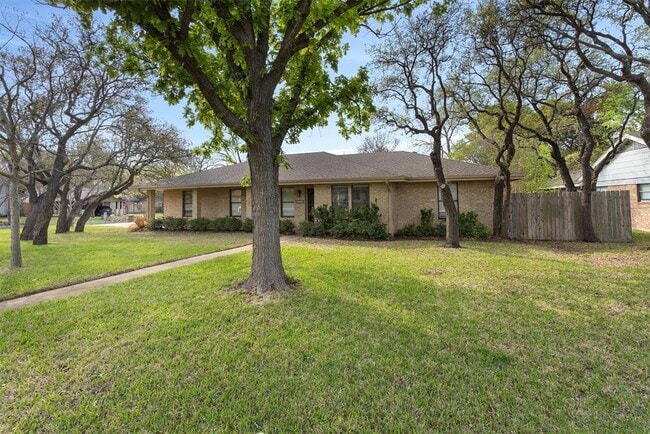 Building Photo - 4901 Travis Country Cir