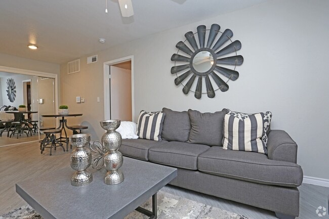 Building Photo - Bright, Modern & Move In Special!