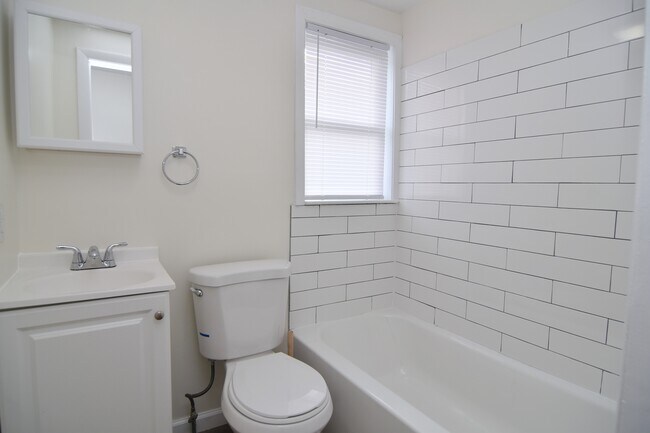 Bathroom - 54 Tyler St