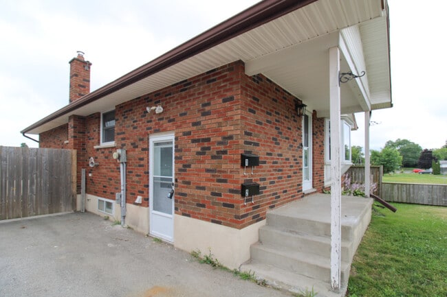 Building Photo - 2 Bedroom Basement Unit– All Utilities & Parking Included – $2,099/month