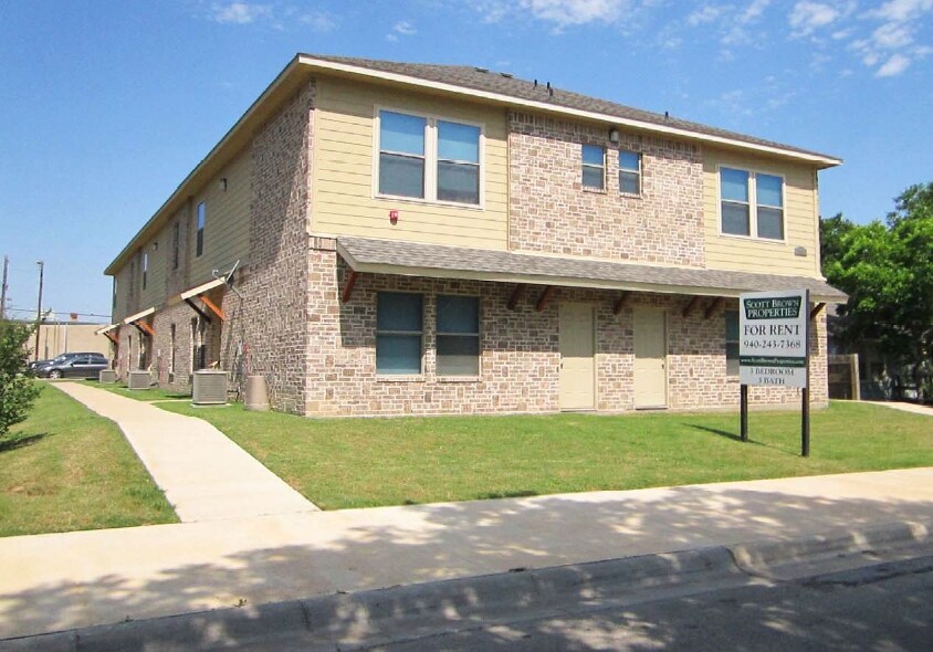 Primary Photo - 1018 Ave B