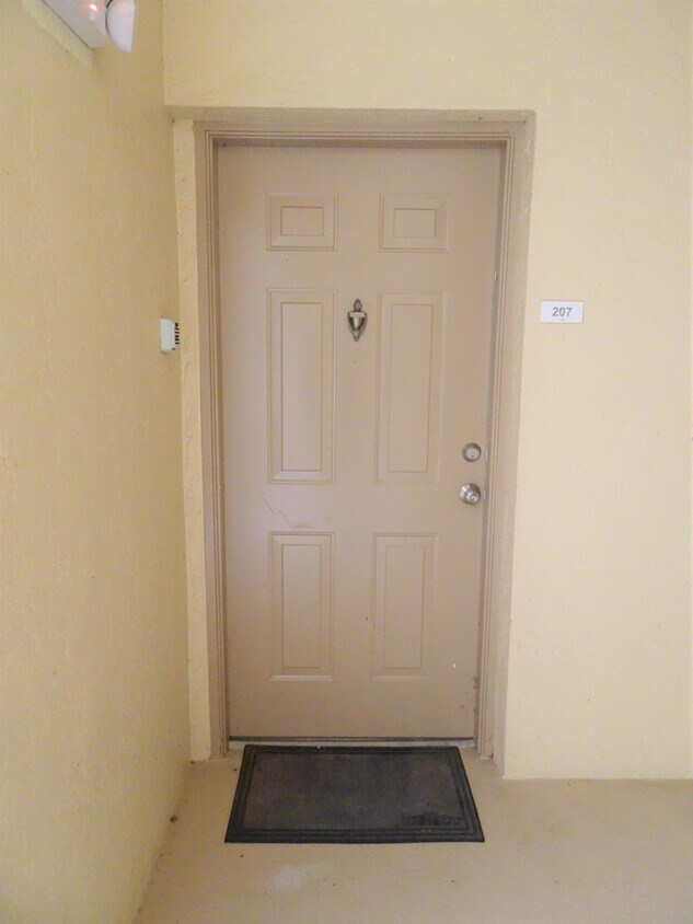 Primary Photo - 2040 Greenview Shores Blvd