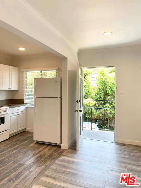 Building Photo - 249 S Catalina Ave