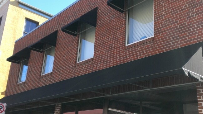Building Photo - 806 Cherry St