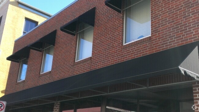 Building Photo - 806 Cherry St
