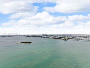 Building Photo - 711 NE 23rd Terrace