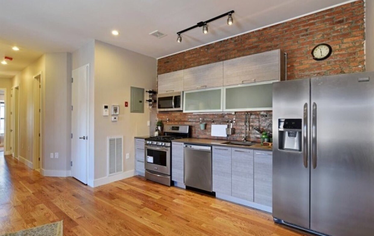 Primary Photo - 505 Throop Ave