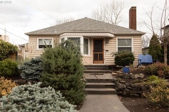 Building Photo - 6600 SE 22nd Ave