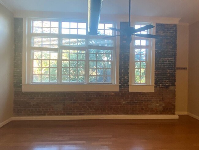 Foto del edificio - Charming 2-bedroom Condo- Old Shandon