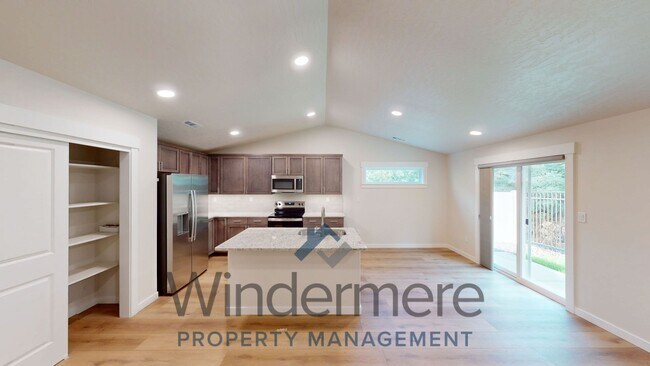 Building Photo - 637 Kingbird Ct