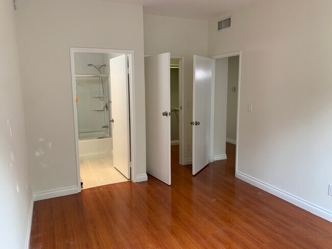 Building Photo - 4435 Coldwater Canyon Ave
