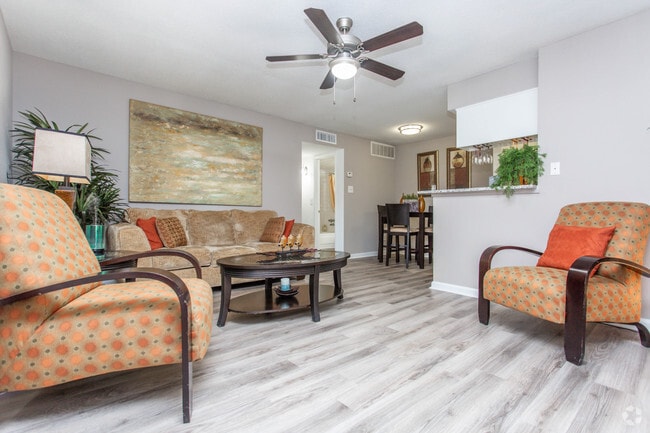 1 habitación, sala de estar - Riveraine Apartments