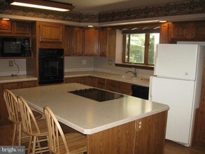 Building Photo - 552 Molasses Hill Rd
